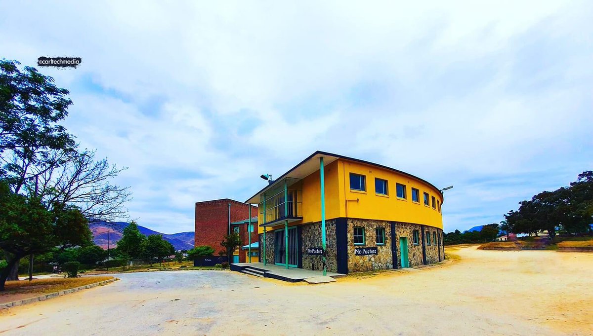 MutareSights's tweet photo. 5 . Sakubva 📍

If you are a fan of township tourism you should visit #Sakubva , the first high density suburb to be established in Mutare in 1925. You can visit places such as Sakubva Stadium, where @TukuOfficial recorded his first live album and Beit Hall. 

📸: @carltechmedia https://t.co/iGa8gpabD2