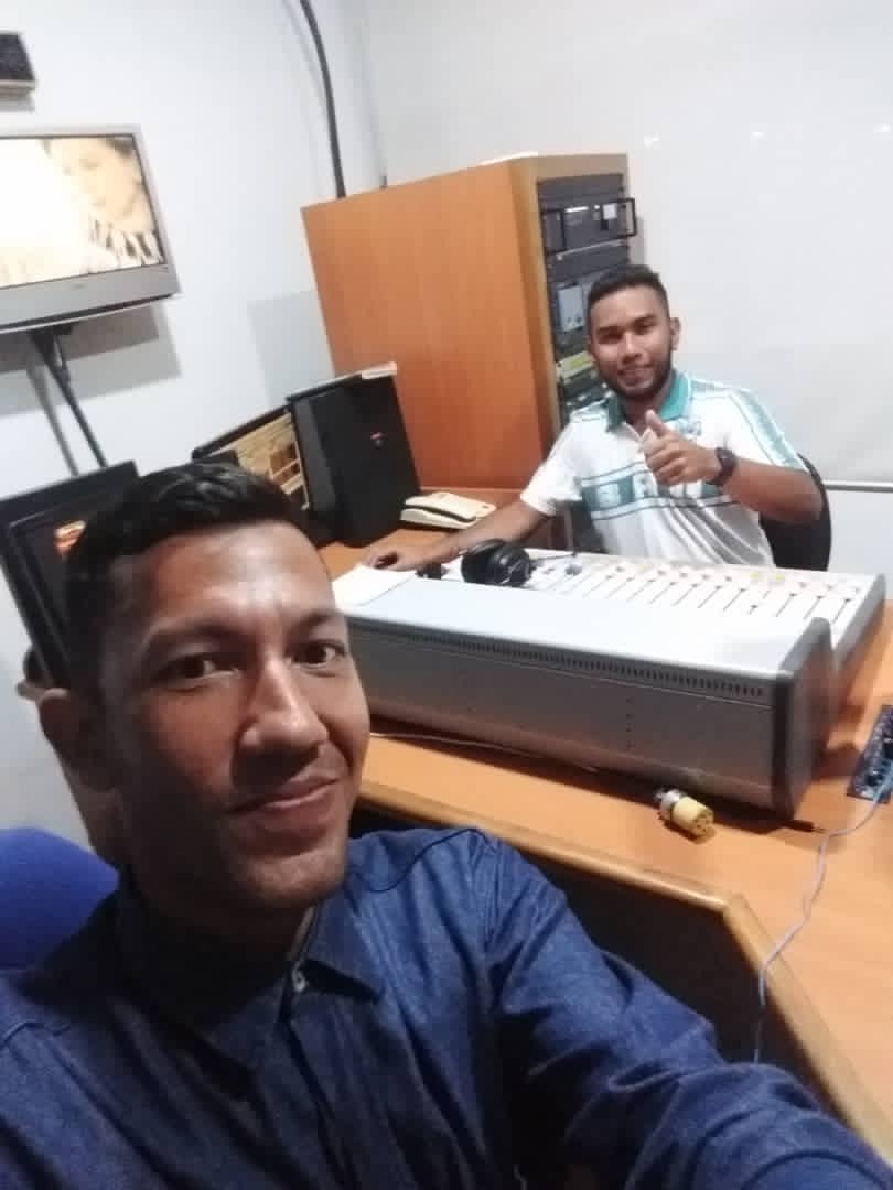LuisdavidR93's tweet photo. Programación especial de Fin de año a través de la Imbatible del dial Playera 101.9fm con el Operador Técnico de audio Jesús Guarique y este servidor Licdo. Luis Rebolledo disfrutando con Alegría! https://t.co/hFUomLyTrV