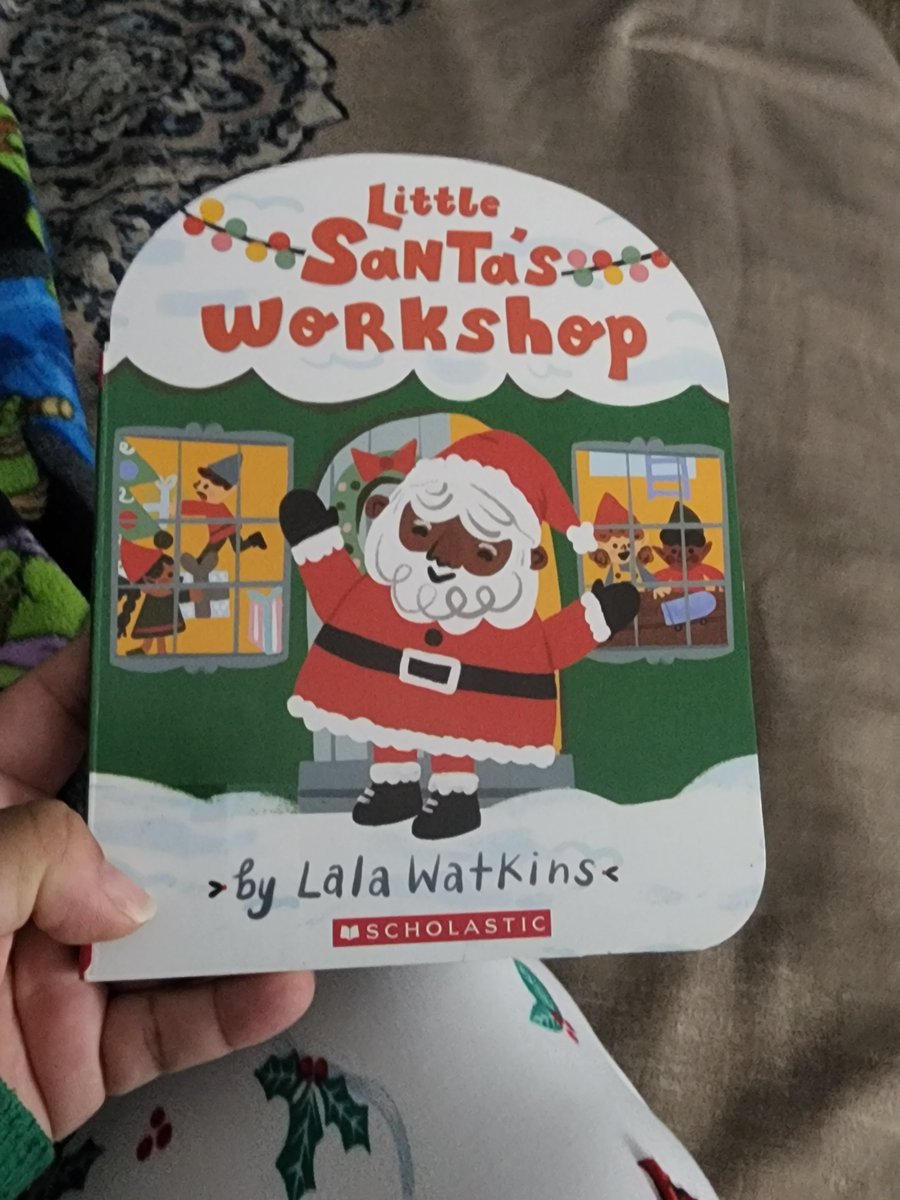 Story time. Little Santa's Workshop. #momlife #toddlerlife #bedtimestory #lalawatkins #readersareleaders