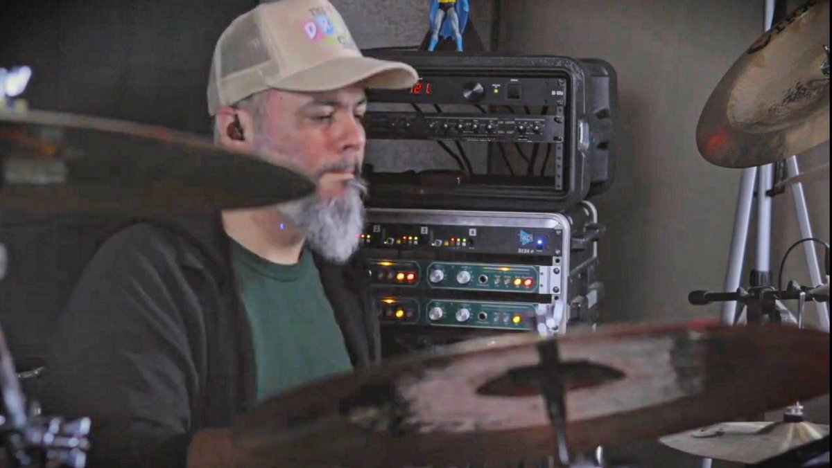 A wonderful song with lots of feeling… youtu.be/GUfj15q7-bU