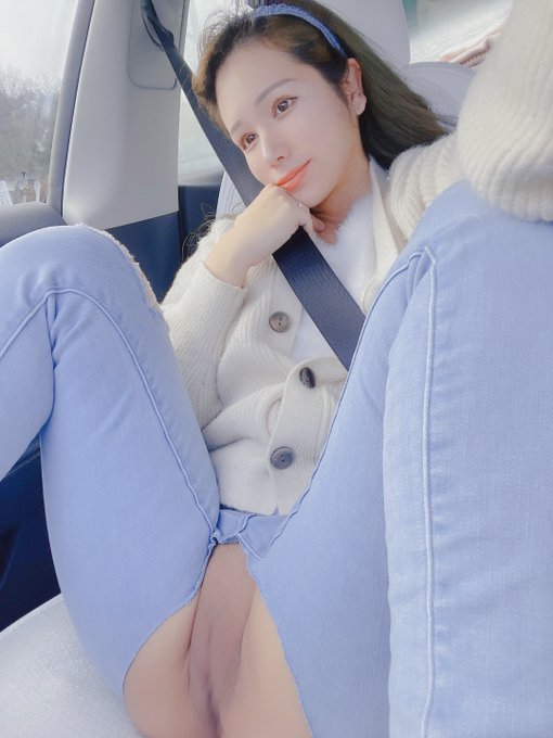 ビリビリジーンズ👖☃️  Torn jeans👖❤️&zwj;🔥 https://t.co/P9Tlfh0aKk