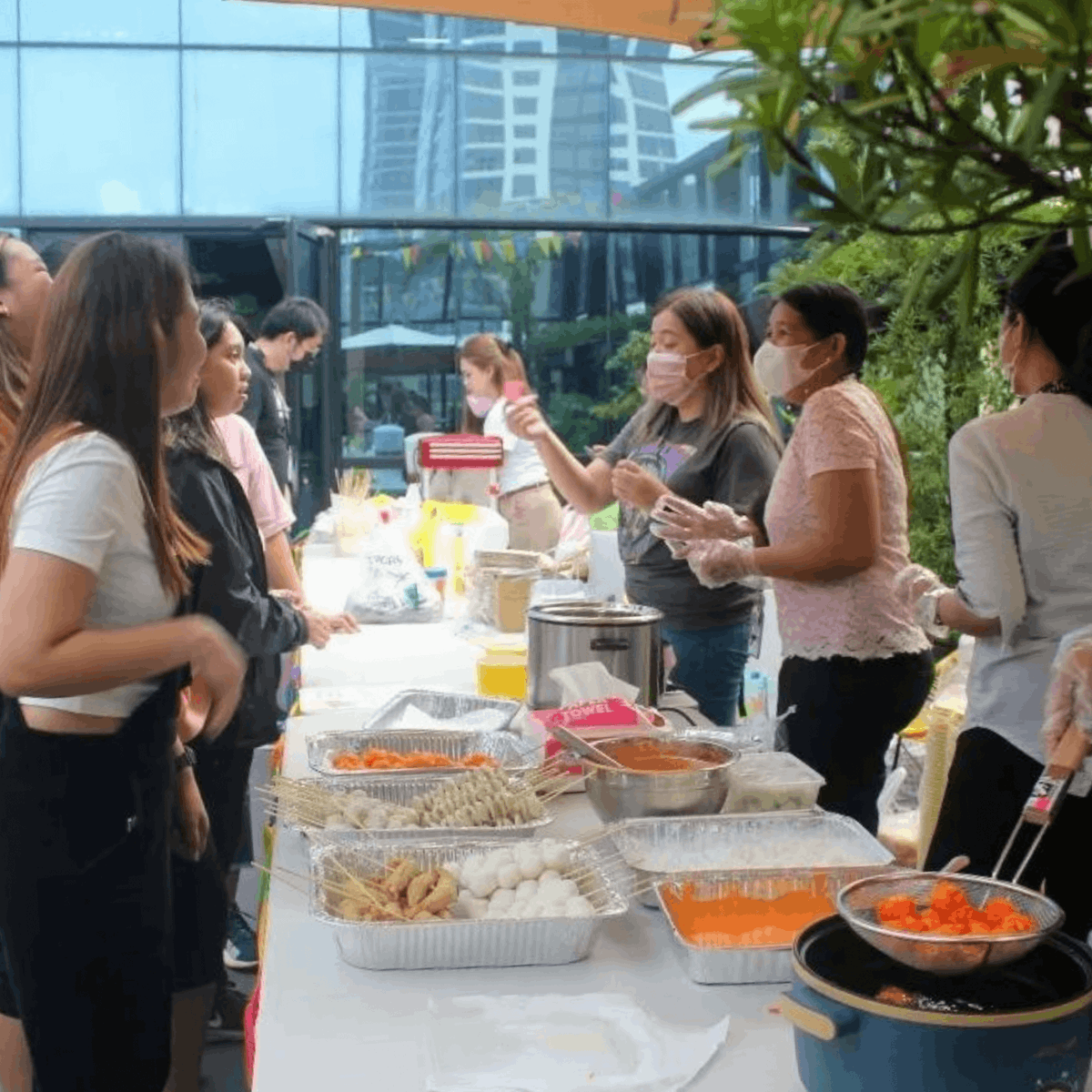 kmc_solutions's tweet photo. #KMC is involved in several #communityprojects like this #fundrasingevents to give our #employees a reminder that we’re all part of something bigger than ourselves. 

Here's how our #KMCCommunity enjoyed the #TechnologyServicesFunFair last October! 🧡 https://t.co/3dVuY76Gzu
