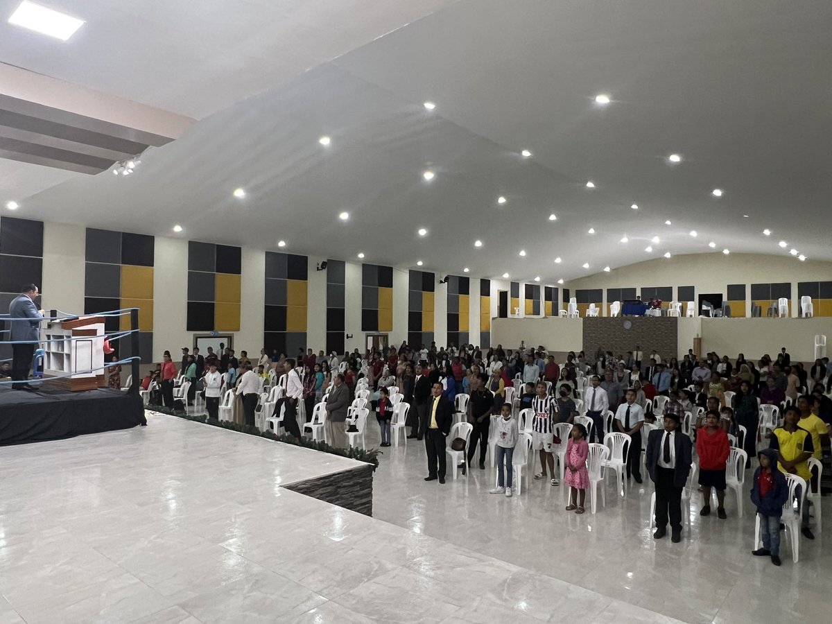 david_j_ortiz's tweet photo. Great start to the youth conference here in Ecuador https://t.co/dq61Q1WOlv