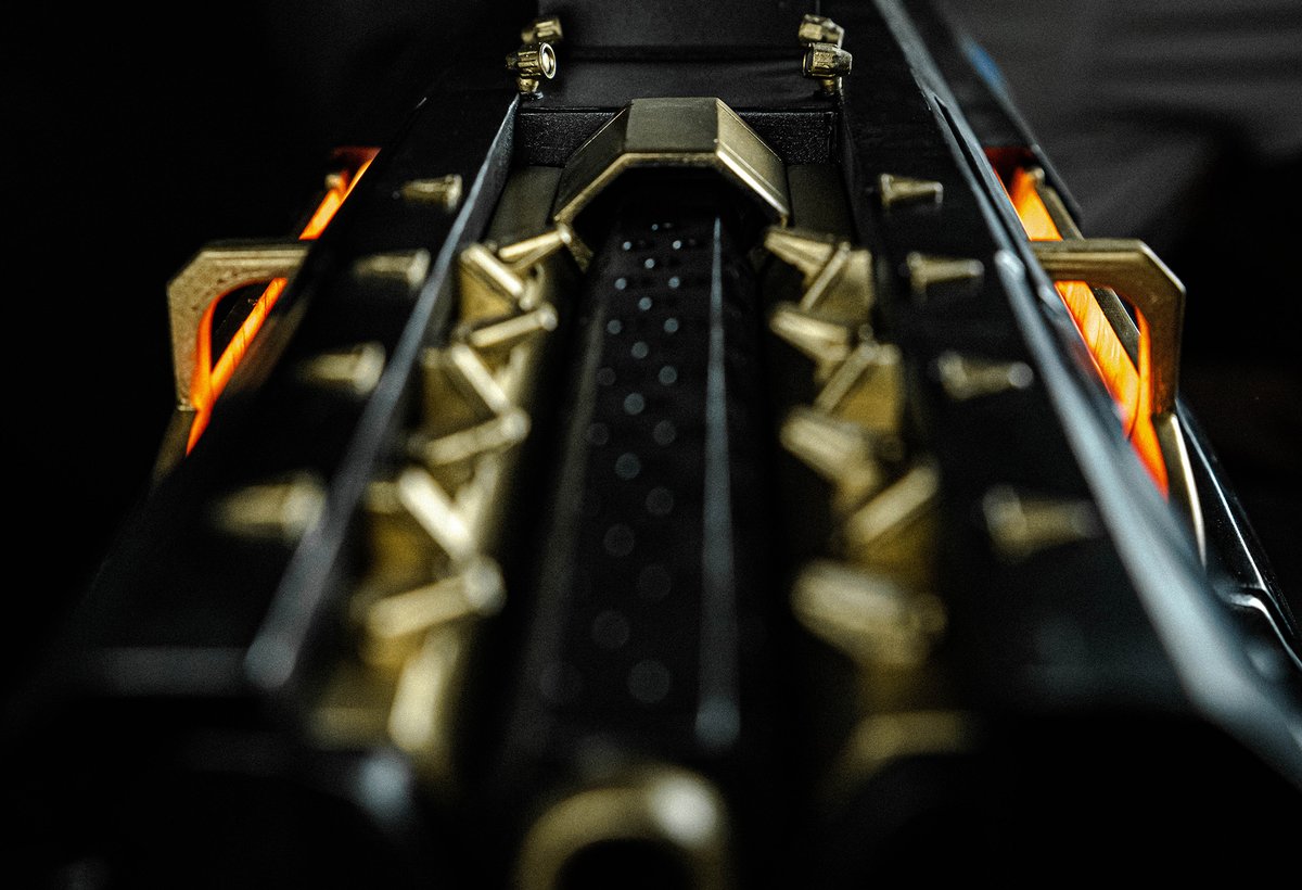 metaguns's tweet photo. And here are the photo, here is such a toaster, big, scary, it glows all over. #destiny #destiny2 https://t.co/W67vUZBntN