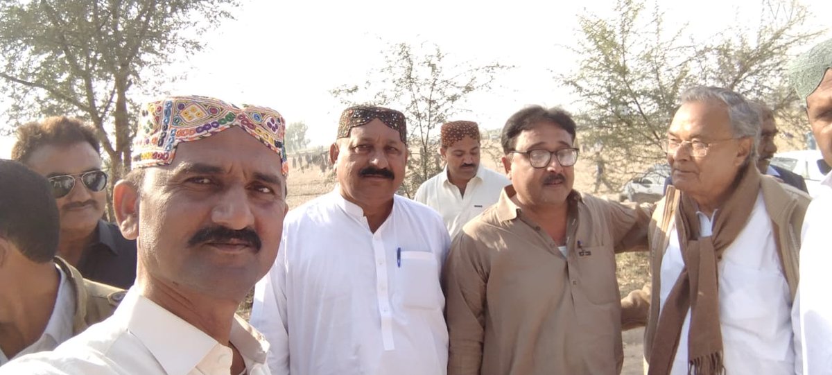 AyazMem85860398's tweet photo. شہیدوں کی نگری گڑھی خدا بخش میں پارٹی رہنماؤں کے ساتھ جئی بھٹو https://t.co/9ENscZLIIc