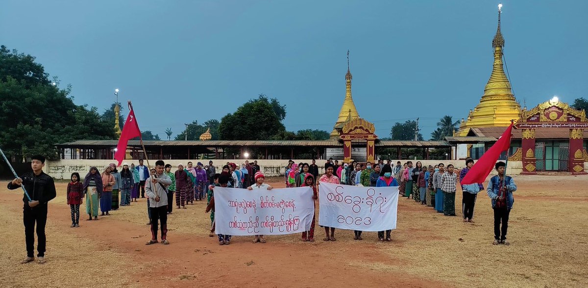 KYITHAR95368969's tweet photo. Local residents from northern part of #Yinmarbin Twp, #Sagaing , regularly staged a morning protest to drive out the #MilitaryDictatorship on Dec28.

#WarCrimesOfJunta          
#2022Dec28Coup                                 
#WhatsHappeningInMyanmar https://t.co/Rbao0UdpVW