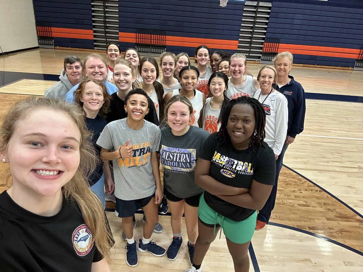 CarsonCougarWBB's tweet photo. Thankful for former players who are willing to come back, help out, and give their time over their Christmas breaks. Thank you for helping us to get better! Always part of our #carsonfamily https://t.co/9vvJk8ebCp