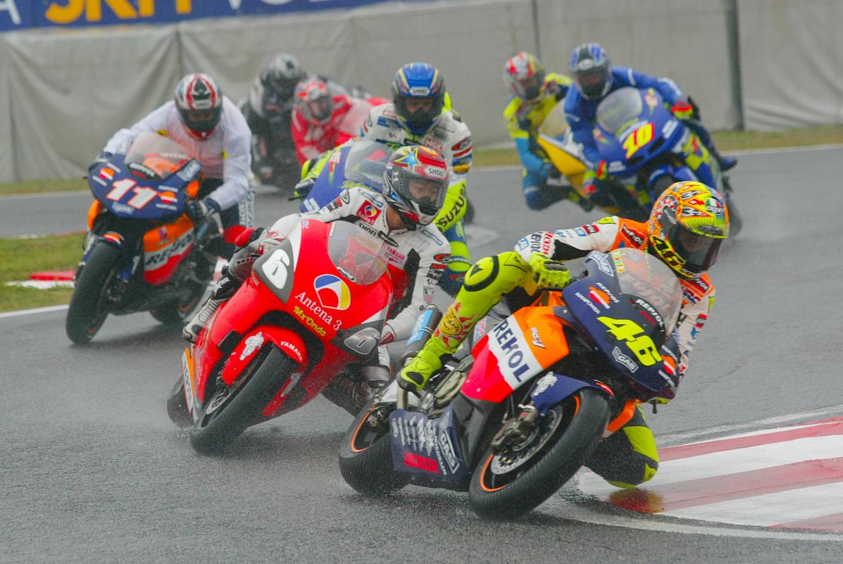 warriors_vermin's tweet photo. This is the first MotoGP race at Suzuka (2002).

4 stroke vs 2 stroke. https://t.co/Fp82kJvrbv
