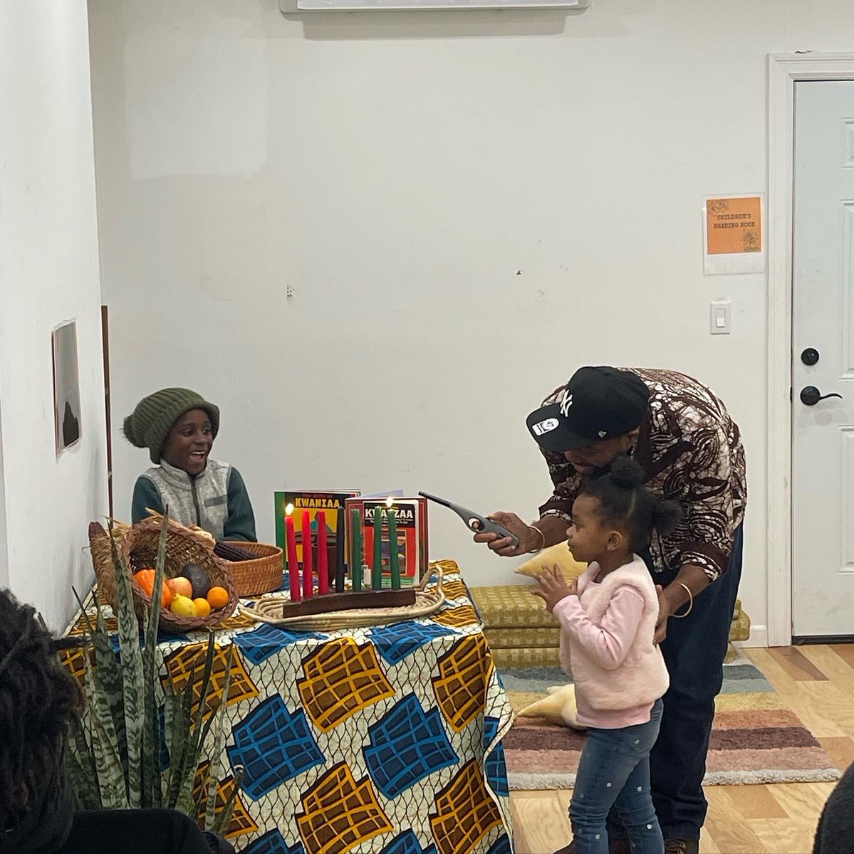 MXGMNyc's tweet photo. On this second day of Kwanzaa we gathered in person at The Free Black Women’s Library to reflect upon the spirit of self-determination. #MXGM #MXGMNYC #Kwanzaa #Kujichagulia #HabariGani https://t.co/HXsFtdABuh