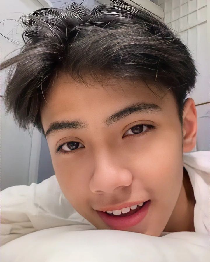 -star Akhirnya sender bisa pamer foto predebut terGANTENG dari bias sender yang udah debut 😍