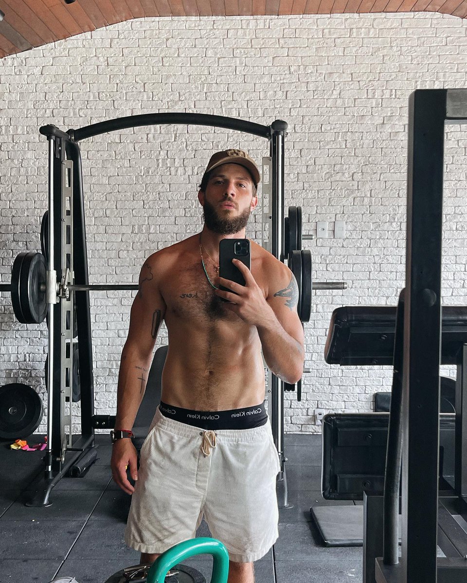 primodomato's tweet image. Se esse tweet está passando na sua tl, faça um quote com a sua selfie no espelho!