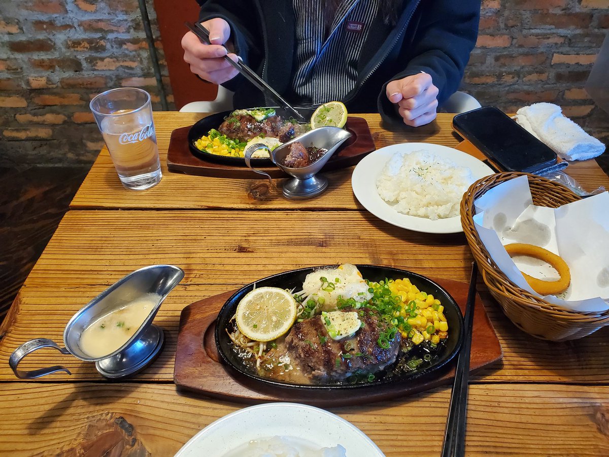 AutoHky's tweet photo. オートサロンまでの仕事
どうさばくか相棒と会議中
今年特にしんどい https://t.co/G2U7dTk4c7