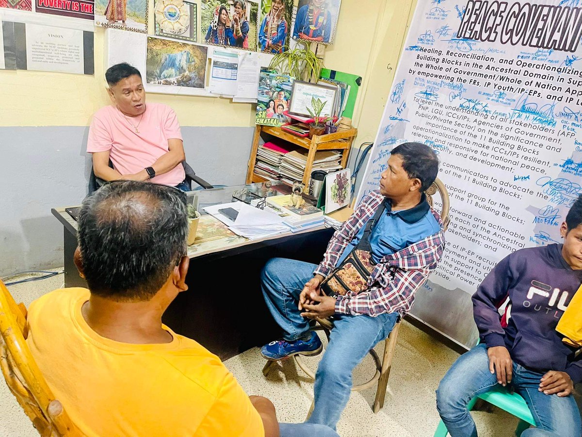 ncipskprov's tweet photo. Update||: 12/28/2022..... 

NCIP SULTAN KUDARAT PROVINCIAL OFFICER SIR ERIC MUNDOG RAZ entertained Brgy IPS clients from Poloy-Poloy,  Municipality of Lebak re: service's issues on their Barangay IPMR.. https://t.co/l8wjIqtaXT