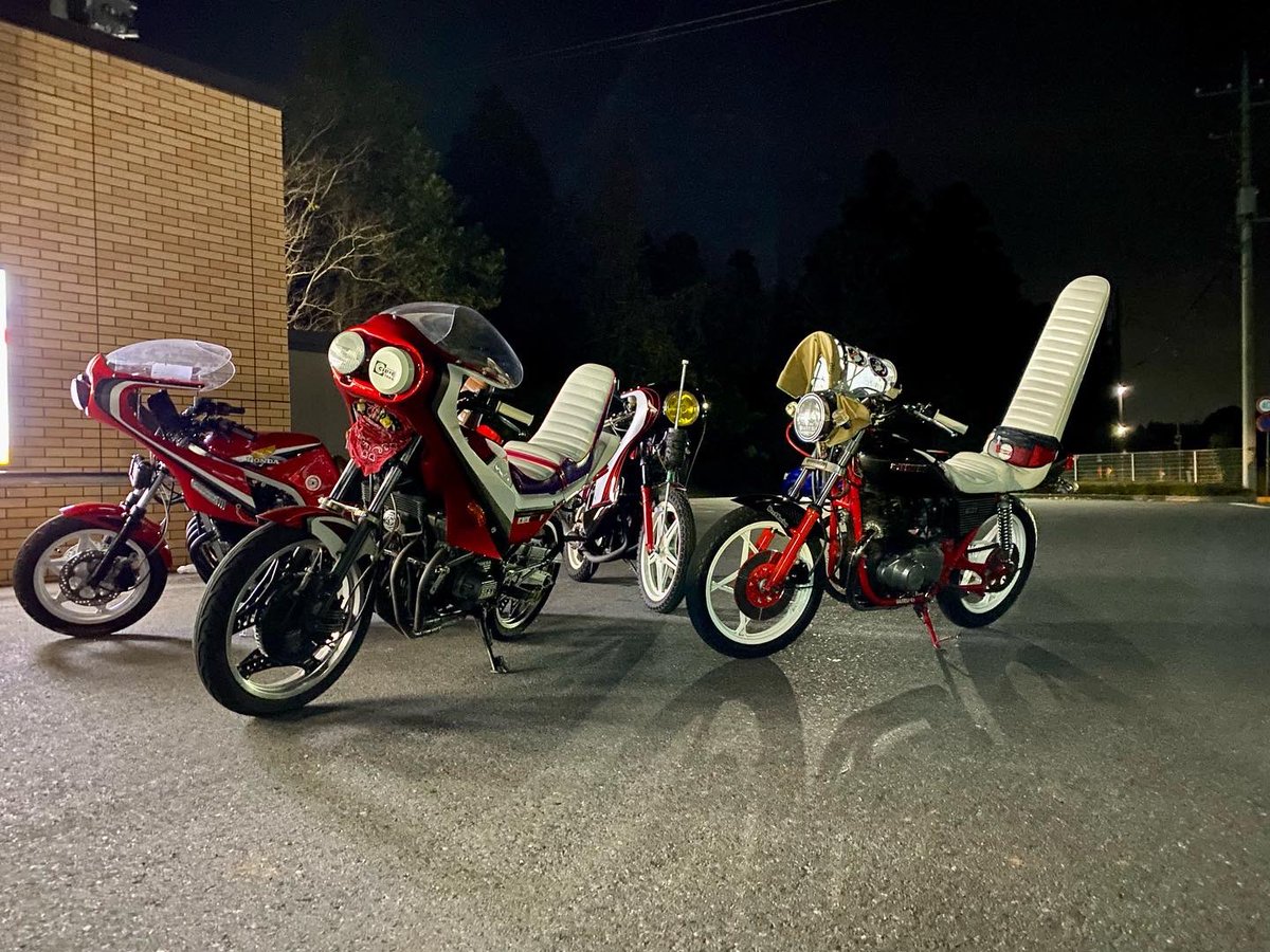 abren3's tweet photo. NightSpeciality

#CBX400F
#CBR400F
#CB250T
#GS400 https://t.co/QE0Z02go3a