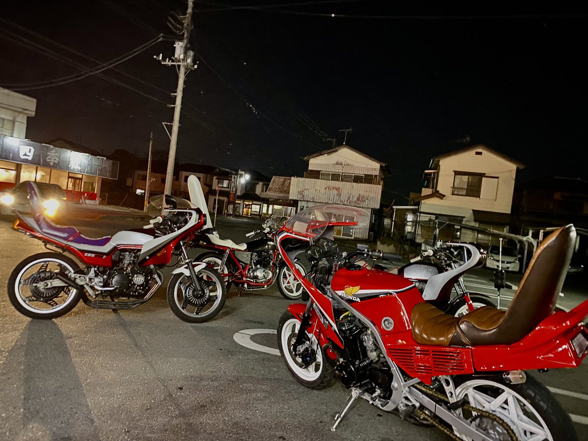 abren3's tweet photo. NightSpeciality

#CBX400F
#CBR400F
#CB250T
#GS400 https://t.co/QE0Z02go3a