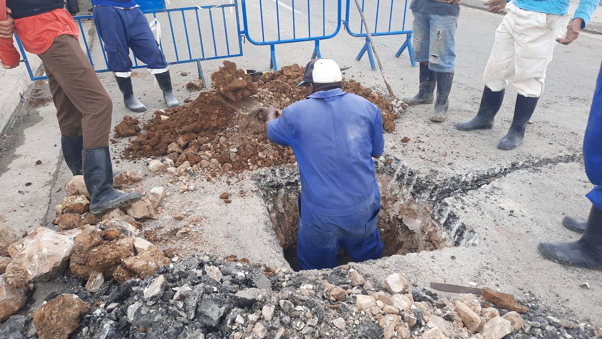Trabaja la brigada de mantenimiento de la UEB San José en la instalación de nuevas acometidas para garantizar el abasto de agua a todos sus clientes. #SomosOsdeAyS #SomosEaaMayabeque <a href="/ArnerMarrero/">Arner Marrero</a> <a href="/AbelSalasGarcia/">Abel Salas Garcia</a>