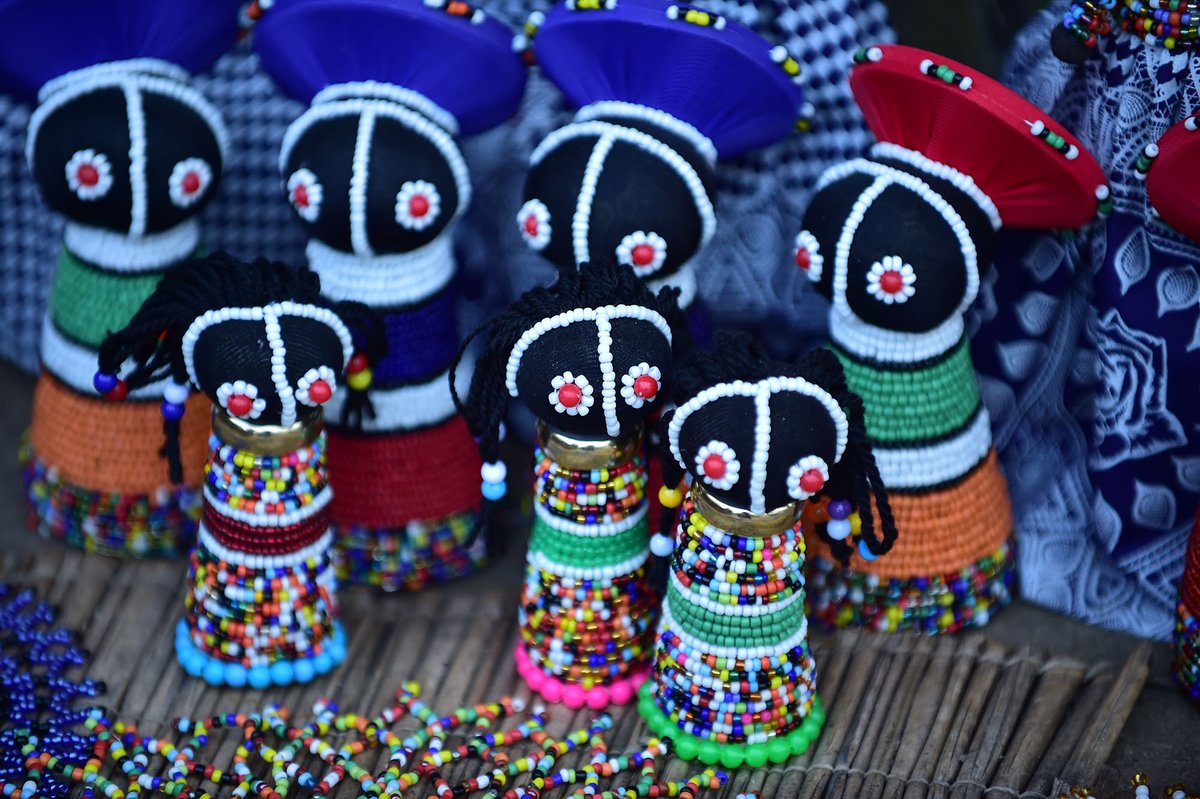 thejaxblog's tweet image. RT @Tourism_gov_za: Feel like shopping? Help us rebuild the economy, support local communities by purchasing goods that are proudly South African during your holiday. Go lekker, go local! #ResponsibleTraveller #TisTheSeasonToBeSafe #ShareSouthAfrica #Gim…