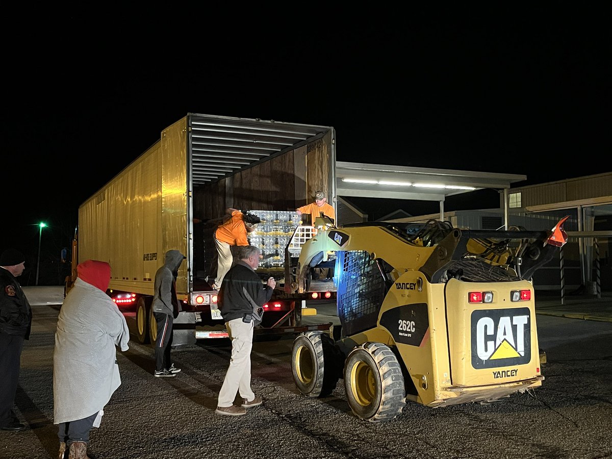 JMichaelBrewer's tweet photo. A big thank you to @DollarGeneral Distribution in Butts County for donating two tractor trailer loads of drinking water to the citizens of @ButtsCountyGa during our water system outages. We appreciate their partnership with us and service to the community in times of need. https://t.co/wQPJNUcdqH