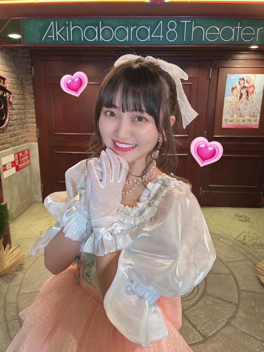 kaori____27's tweet photo. 2022.12.27

卒業おめでとう🌸
香織ちゃんと出会ってから6年間、
毎日が本当に楽しかったです🎈
卒業ドレス姿、とっても綺麗でした❕
AKB48になってくれて、
好きにさせてくれてありがとう。

またね🐰🎶

@akb48_kaori16 
#稲垣香織 #稲垣香織卒業公演 https://t.co/CYpvgr5uq9
