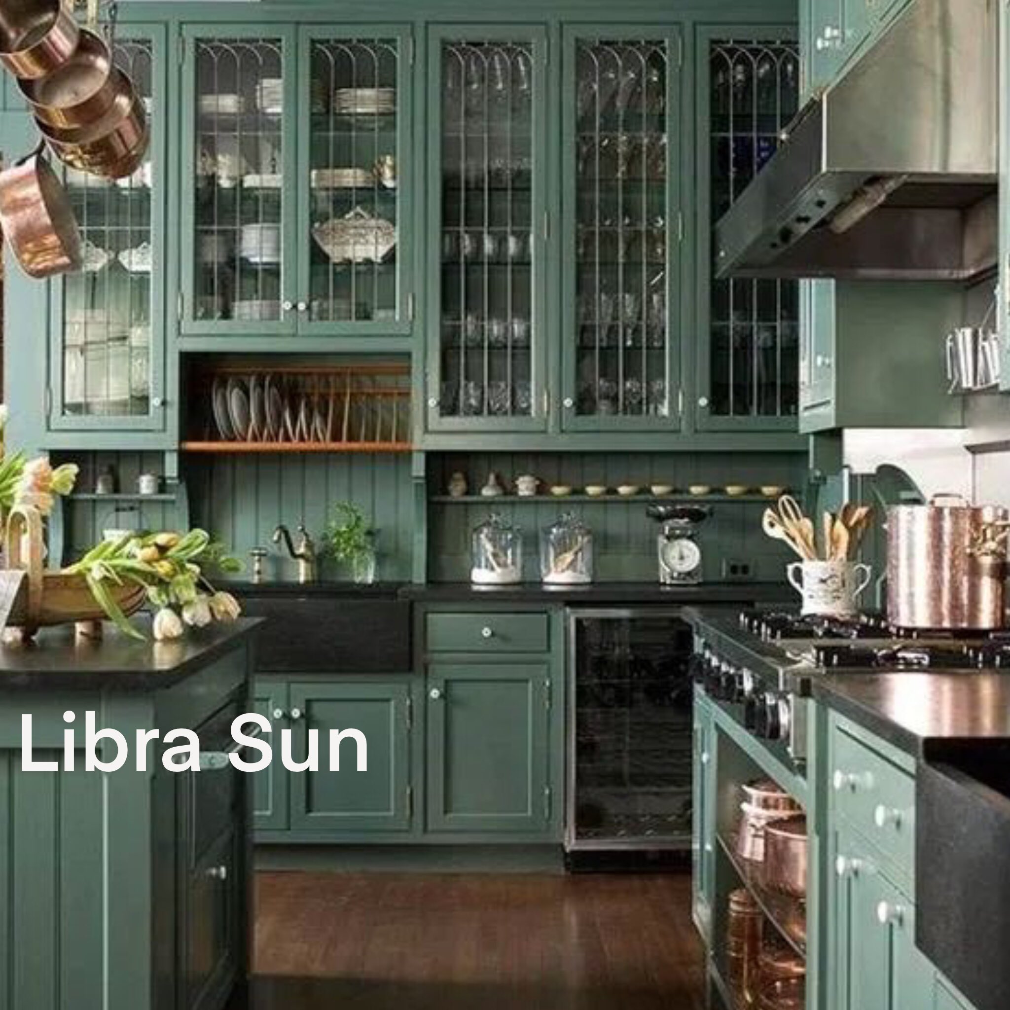 Зеленая кухня в английском стиле