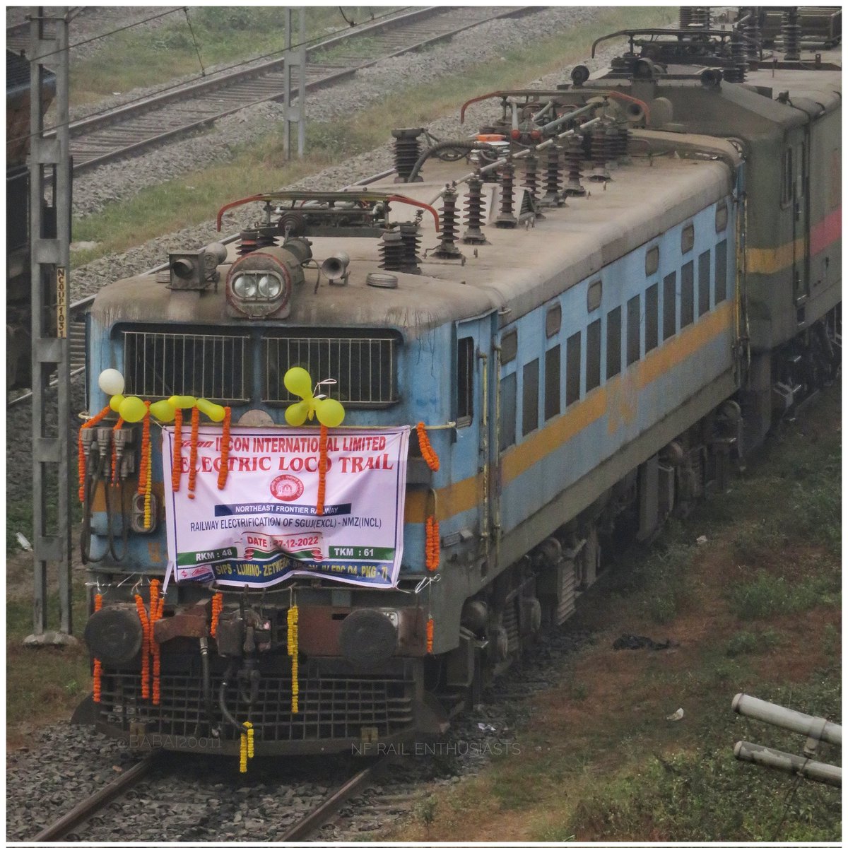 #Electrification Completed & Light Electric Loco Trial Done !!

Gonda WAG7 #27421 which did the Light Electric Loco Trial between #SiliguriJunction - #NewMalJunction, 
standing at #NewJalpaiguriJunction along with a WAG9 Locomotive

#NFRailEnthusiasts

@drm_kir @drm_apdj @RailNf