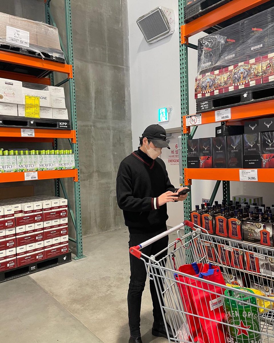 Tinkerland0303's tweet photo. 221228 [#YOUJIN] Yujin Instagram post

I love shopping meat at Costco❤

#costco #코스트코 #shopping #meat #yangju #fullbodyshot #manseriousaboutmeat #shoppingisfun #dandylook #blackcoordination #happiness

https://t.co/pxvxZ51bpH

#김유진 #유진 #유진짱짱 #KIMYOUJIN https://t.co/bsLhV0NvwV