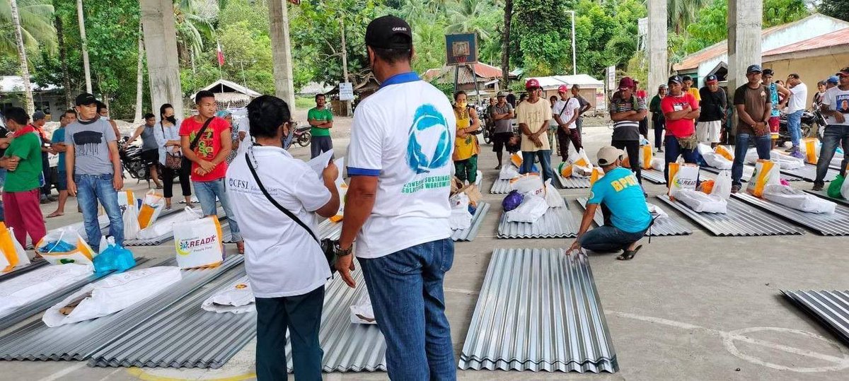 angatbuhay_ph's tweet photo. Aabot sa 62 pamilya mula sa Barangay Matuber, Maguindanao del Norte na apektado ng nagdaang bagyong #PaengPH ang ating binigyan ng shelter repair materials. Kabilang dito ang GI sheets at umbrella nails na kanilang magagamit sa pagtayo ng kanilang tirahan. https://t.co/0Ay0qlDTLj