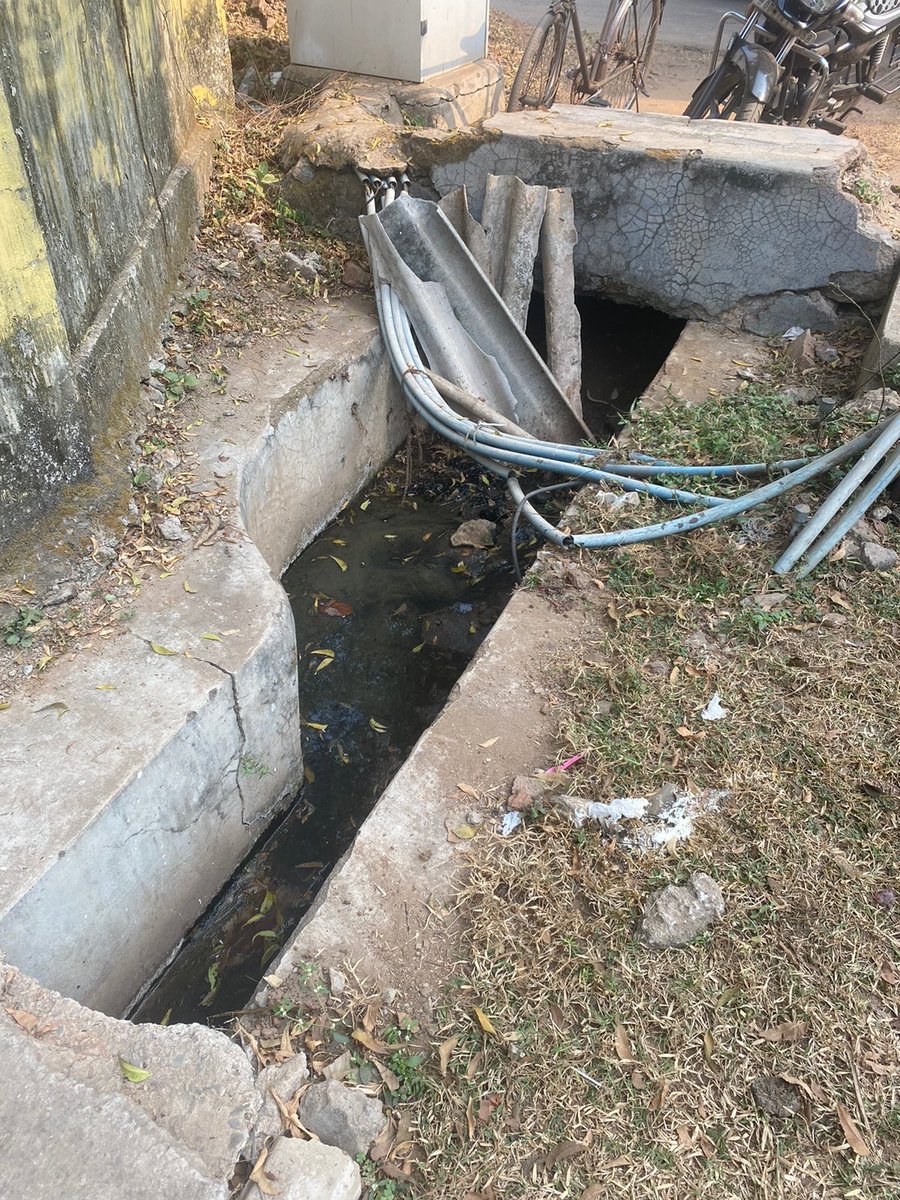 writetoashim's tweet photo. @smartcityrkl @RourkelaMC @AdmRourkela @smartcityrkl @HFWOdisha @CMO_Odisha  Breeding ground for mosquitoes and life is miserable to stay in such places . Rourkela municipality is aware of this condition since last 365 days but hardly bothered to care.Koelnagar B-290,Rourkela https://t.co/0Grz5J592p