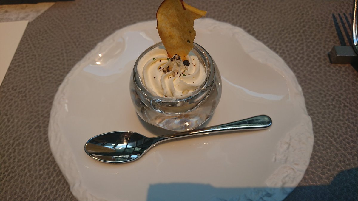Dis_o_lve's tweet photo. スペイン基調のお洒落なホテルレストランで創作コースランチ_(:3 ｣∠)_

食材を強みと楽しさを生かした料理は先述の空間も相まって特別な時間を見事に生み出してます_(:3 ｣∠)_

#ACKitchen
#ACホテル・バイ・マリオット東京銀座
#リゼログ https://t.co/X3Vr3MhiJl