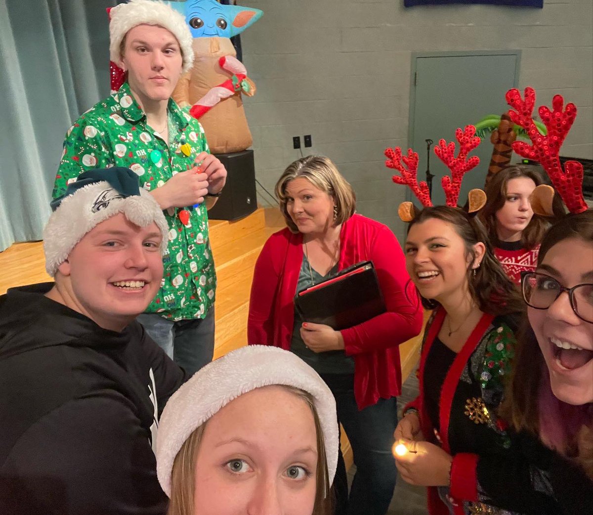 elsagthomas's tweet photo. a very chorus Christmas 🎄🪩<3 https://t.co/LSidxQINsB