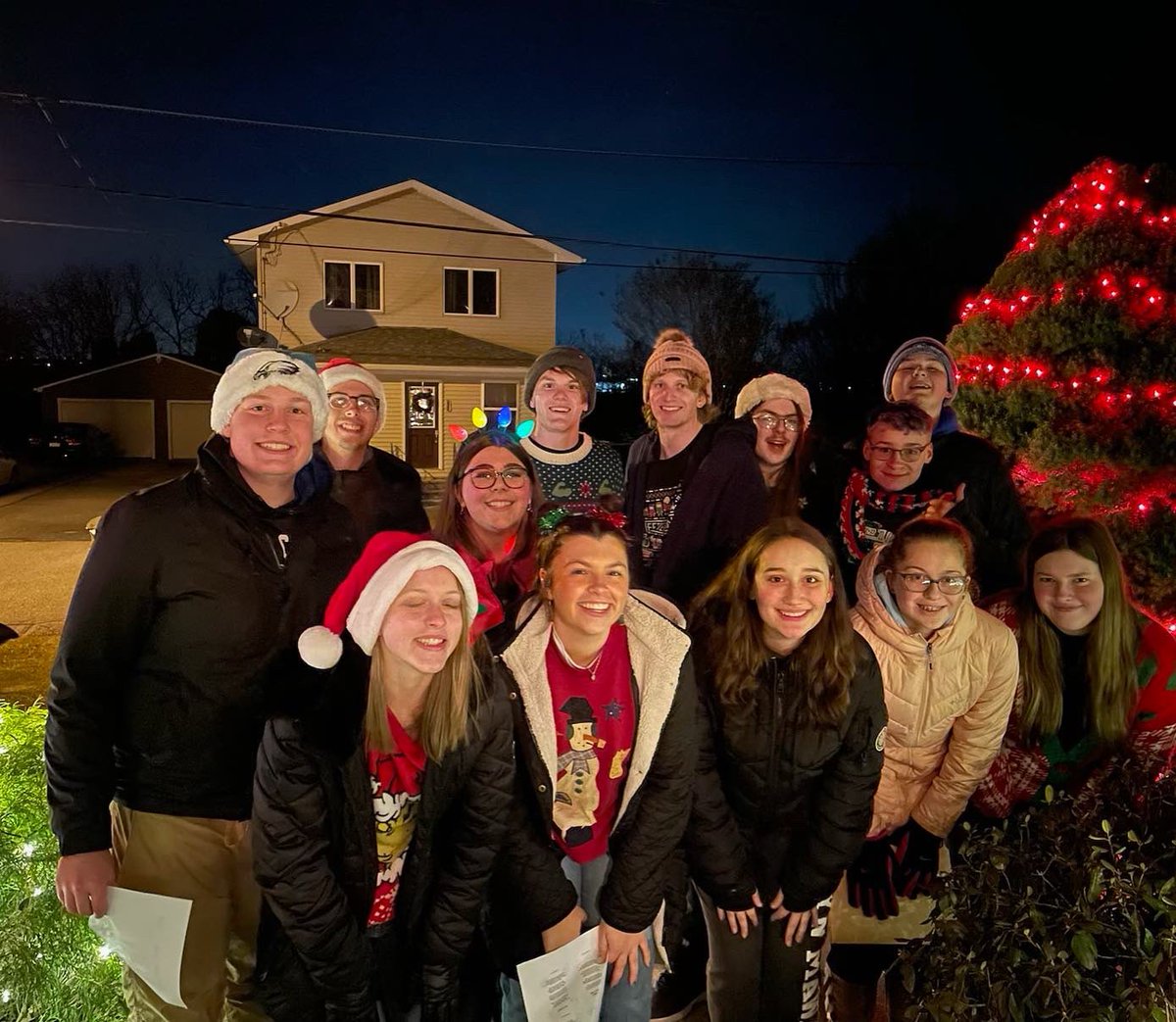 elsagthomas's tweet photo. a very chorus Christmas 🎄🪩<3 https://t.co/LSidxQINsB