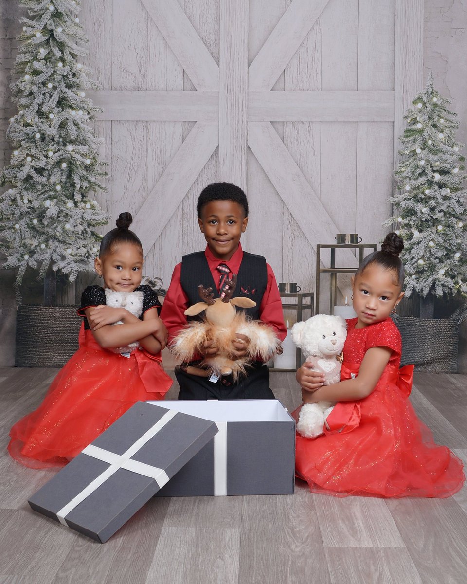_alexusolivia's tweet photo. #betterlatethannever #myloves #thecousins #theprincesses &amp; #theprince 🎄♥️🎄 I love my babies https://t.co/XC711e2hG5