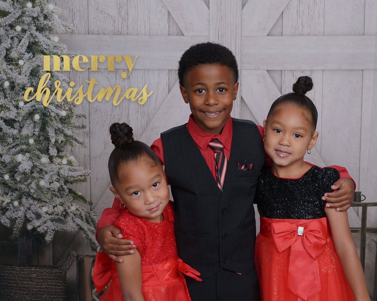_alexusolivia's tweet photo. #betterlatethannever #myloves #thecousins #theprincesses &amp; #theprince 🎄♥️🎄 I love my babies https://t.co/XC711e2hG5