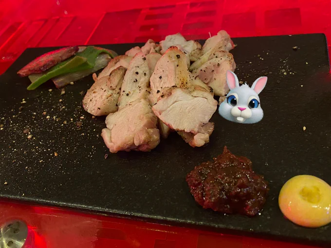 そういや色んなジビエ食べたけど熊は食べたことないなあ味とか食感とかどんな感じなんだろ 