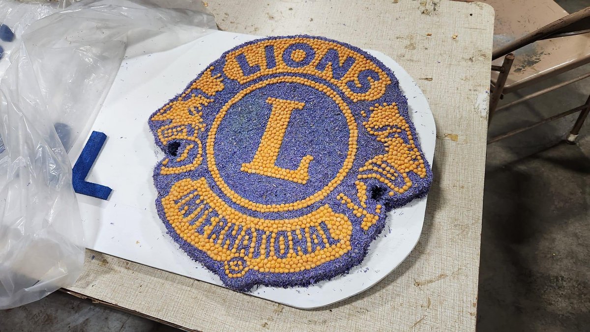 LionsFloat's tweet image. Some of the amazing design detail that goes into our Lions float every year, thanks to our volunteer decorators! #lionsfloat #lionsclub