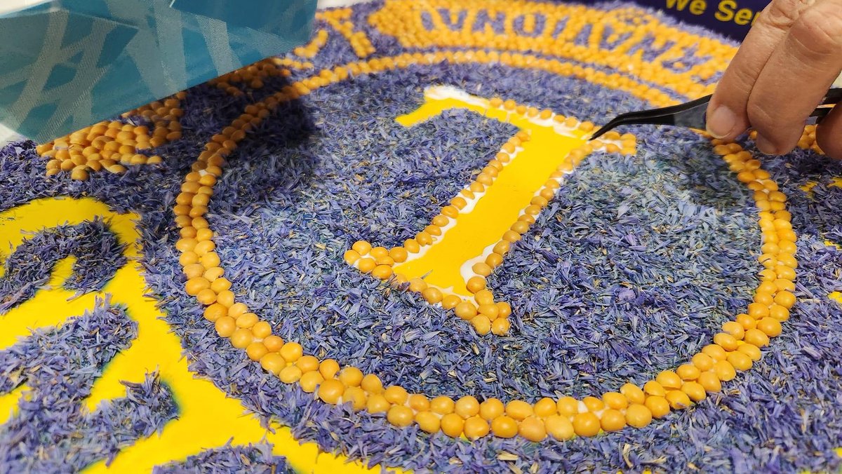 LionsFloat's tweet image. Some of the amazing design detail that goes into our Lions float every year, thanks to our volunteer decorators! #lionsfloat #lionsclub