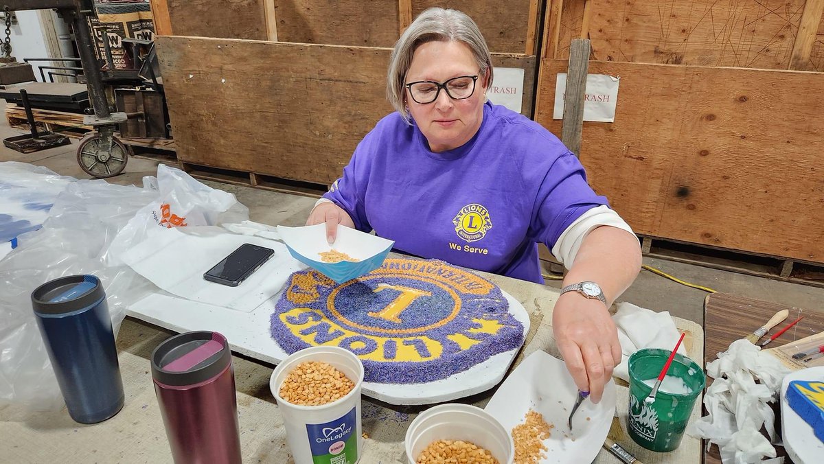 LionsFloat's tweet image. Some of the amazing design detail that goes into our Lions float every year, thanks to our volunteer decorators! #lionsfloat #lionsclub