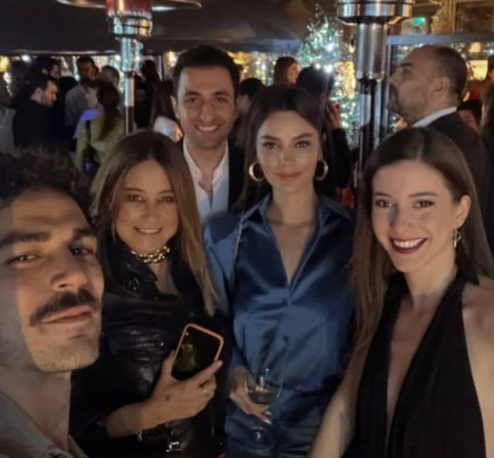 Thenisssss's tweet photo. Beril erdem ile sevgili mi ? Birçok etkinliğe beraber katılıyorlar yoksa #idbat reel mi oldu? #berilpozam https://t.co/GHGWLDria8