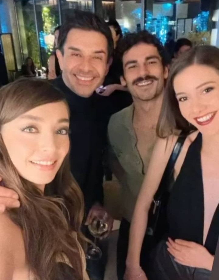 Thenisssss's tweet photo. Beril erdem ile sevgili mi ? Birçok etkinliğe beraber katılıyorlar yoksa #idbat reel mi oldu? #berilpozam https://t.co/GHGWLDria8