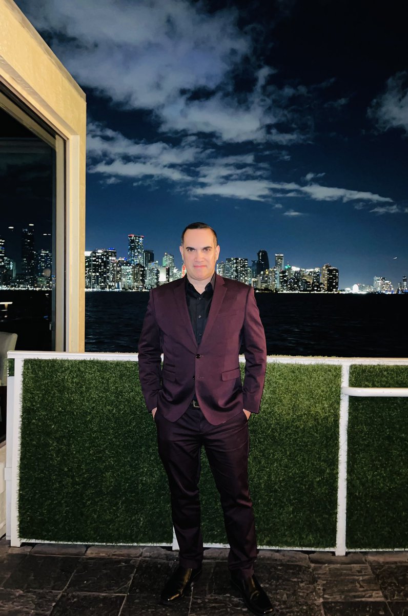 theamazinguribe's tweet image. I know, I know…I clean up well.😎

You don’t have to say it.

It’s obvious.

It’s beautiful here at the @RustyPelicanMI in #Miami 🌞🌴

Thank you #ExpressMen for always keeping me sharp whenever I travel!