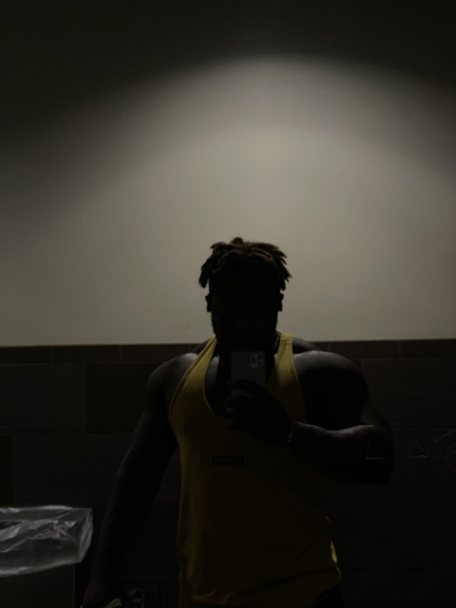 kingofphysique's tweet photo. This is officially my favorite type of post workout selfie now https://t.co/3OTnRnGo4F
