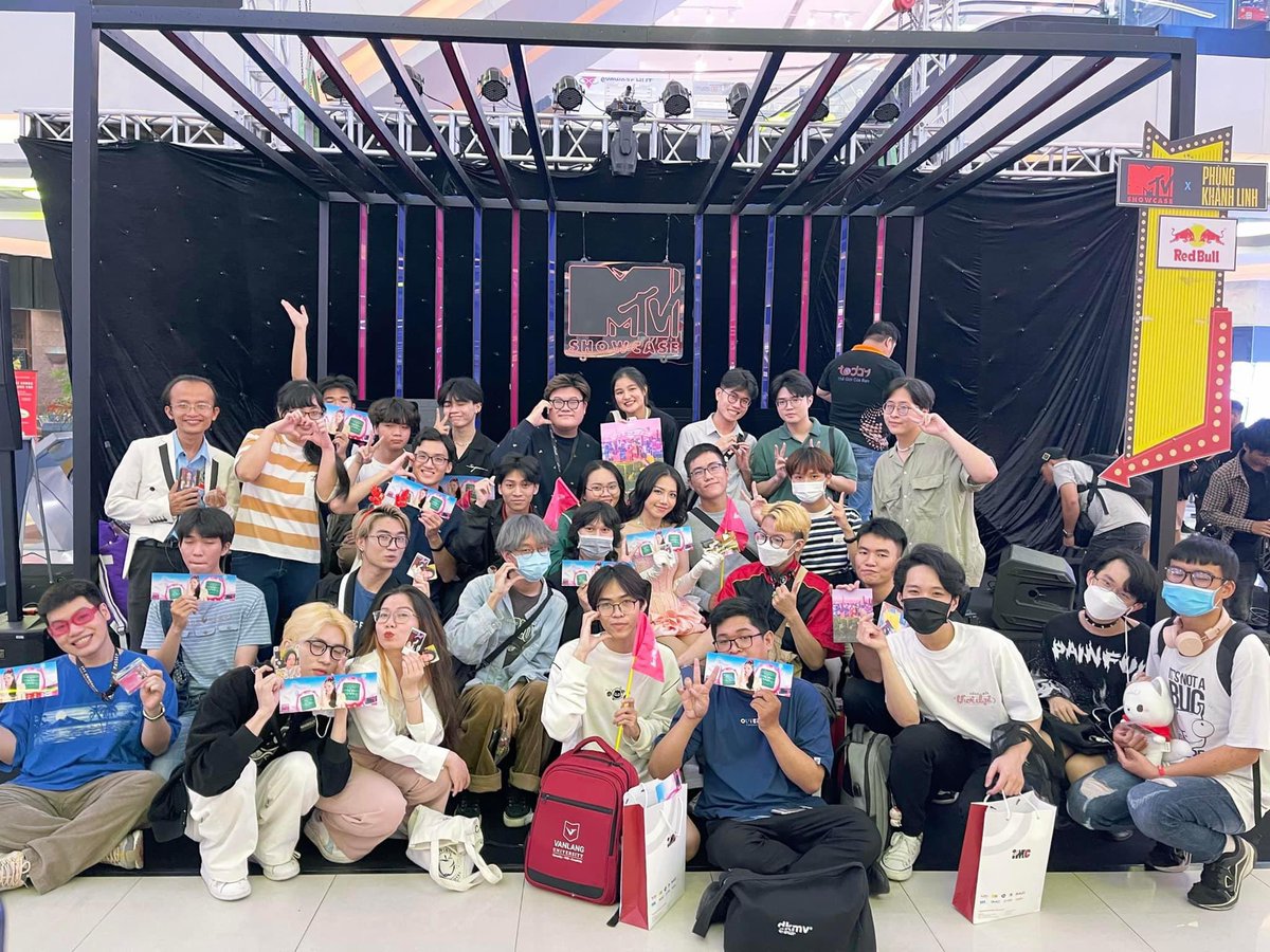 pklinhofficial's tweet photo. Cảm ơn tất cả các bạn đã cùng cháy hết mình tại MTV Showcase 💖🔥

Cảm ơn MTV Vietnam đã cho mình có một buổi tối thật đáng nhớ 

Yêu mọi người rất nhiều

#MTVVietnam #MTVShowcase #PhungKhanhLinh #CITOPIA #HangDiaThoiDai #TimesRecords https://t.co/HSqwUQ0yNW