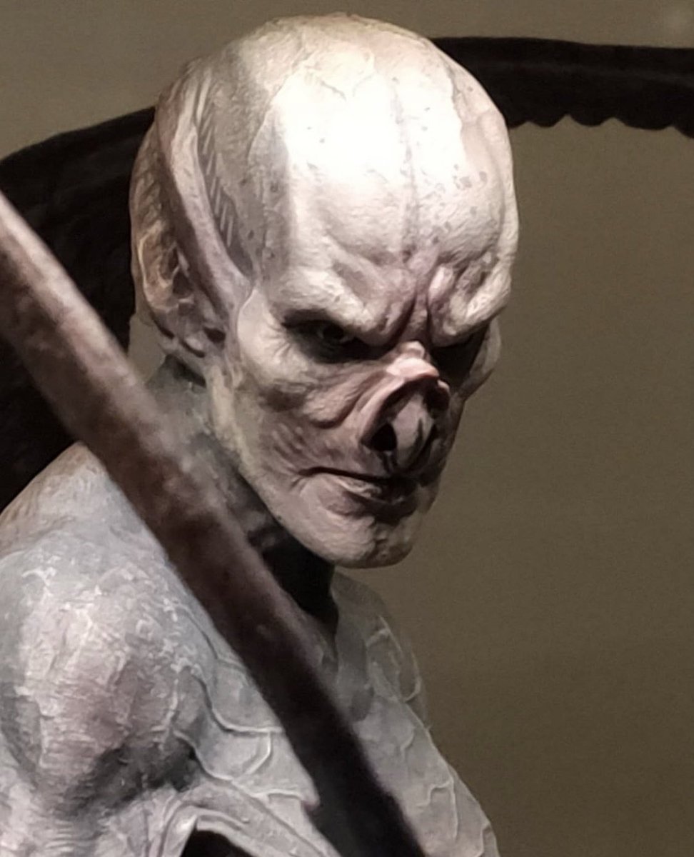 He took a cool picture of the vampire \, image size:972x1200