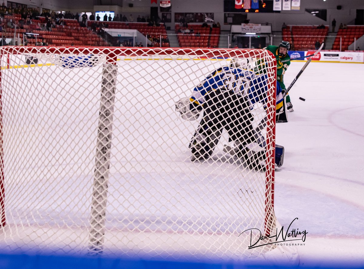 Dave__Watling's tweet photo. The last game of the evening ends in a shootout, down here at the @CircleKClassic! What an exciting game as the @CNHA_U18AAA defeat the St Louis @AAABlues 3-2

@circlekcan
@GatoradeCanada
@AHLWranglers
@SaputoInc
@WHLHitmen
@AdrenalinSFS1
@Aquafina
@CocaCola https://t.co/RV3VBa8MTh