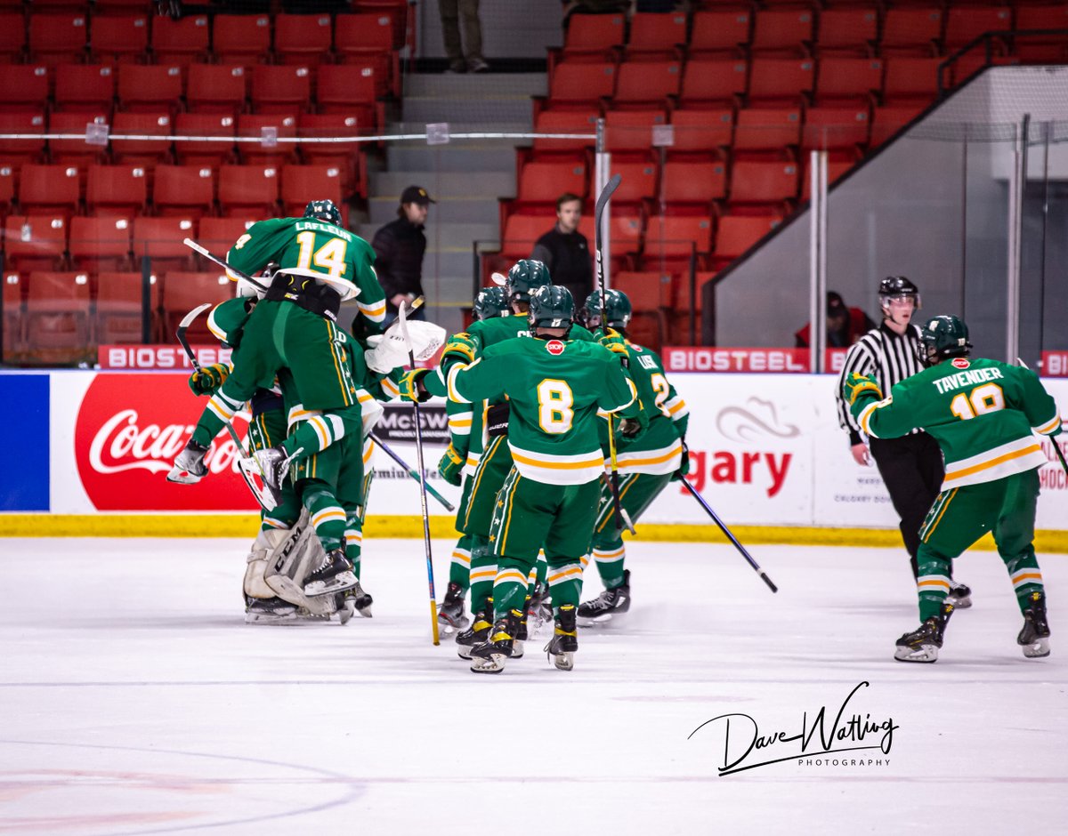 Dave__Watling's tweet photo. The last game of the evening ends in a shootout, down here at the @CircleKClassic! What an exciting game as the @CNHA_U18AAA defeat the St Louis @AAABlues 3-2

@circlekcan
@GatoradeCanada
@AHLWranglers
@SaputoInc
@WHLHitmen
@AdrenalinSFS1
@Aquafina
@CocaCola https://t.co/RV3VBa8MTh