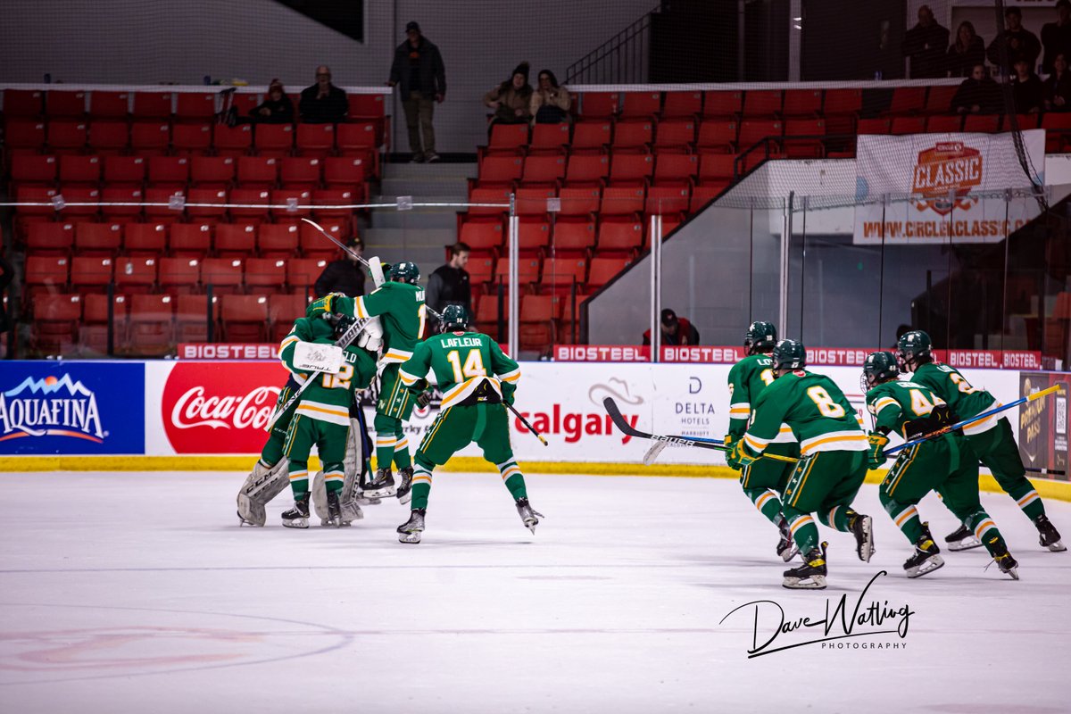 Dave__Watling's tweet photo. The last game of the evening ends in a shootout, down here at the @CircleKClassic! What an exciting game as the @CNHA_U18AAA defeat the St Louis @AAABlues 3-2

@circlekcan
@GatoradeCanada
@AHLWranglers
@SaputoInc
@WHLHitmen
@AdrenalinSFS1
@Aquafina
@CocaCola https://t.co/RV3VBa8MTh