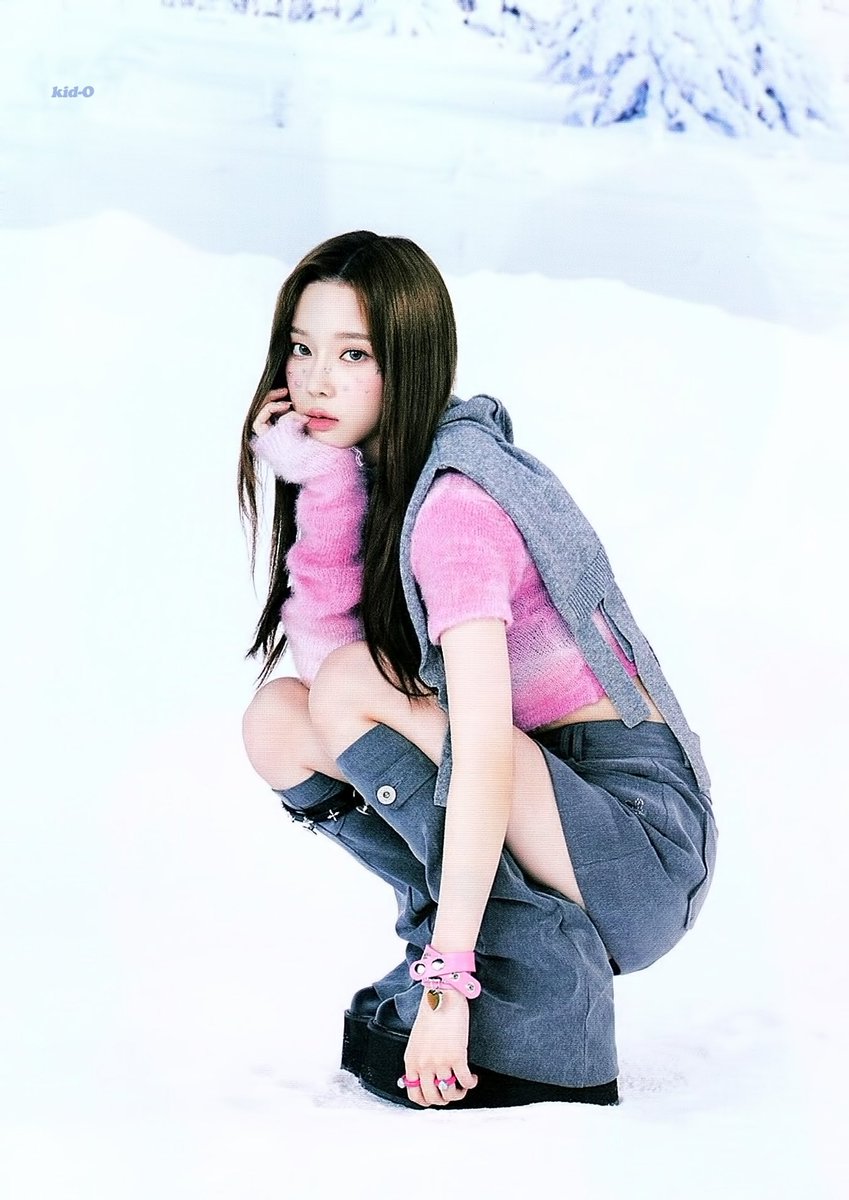 kwinterzip's tweet photo. aespa winter's heavenly visual ❄️ https://t.co/92Z9tSeGEQ
