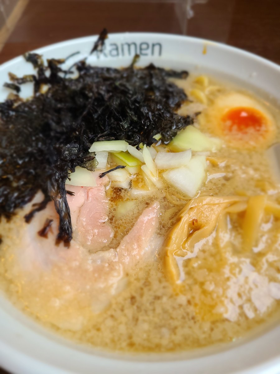 yozboya1324's tweet photo. 店内に流れるサザエさんのBGM、日本中探してもココだけじゃないか🤔
癒されるわぁ
残念ながら閉店ギリギリだと食べたいラーメンは完売なのね���😇
#RamenDAISENMON https://t.co/OrVW9Y6zJ8