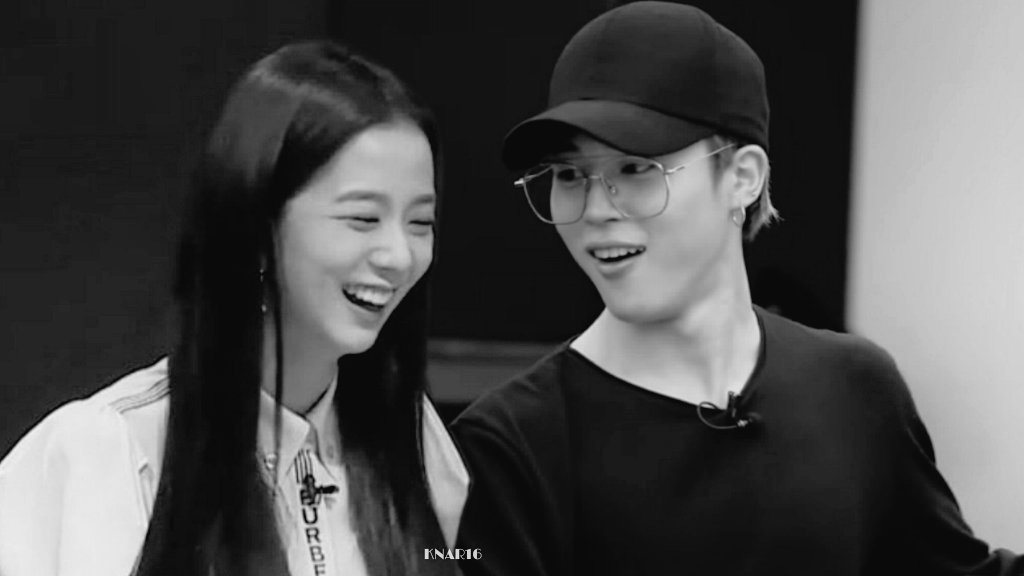 knar__16's tweet photo. Jimin &amp; Jisoo cute together 🤗

#JIMIN #JISOO #JIMSOO https://t.co/UQ74j3KGB3