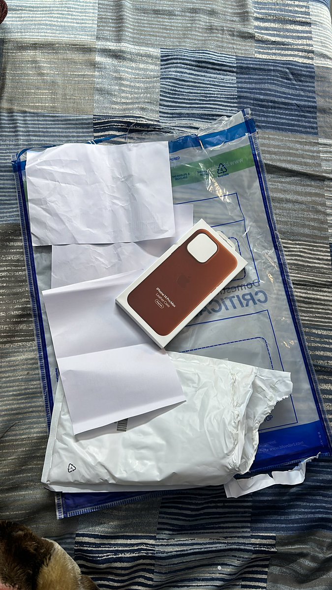 praty1992's tweet photo. @Apple Don't tell us you want to be environment friendly by not giving us chargers with our phones, as you are using unnecessary packaging to deliver a cover https://t.co/yrWqNE947h